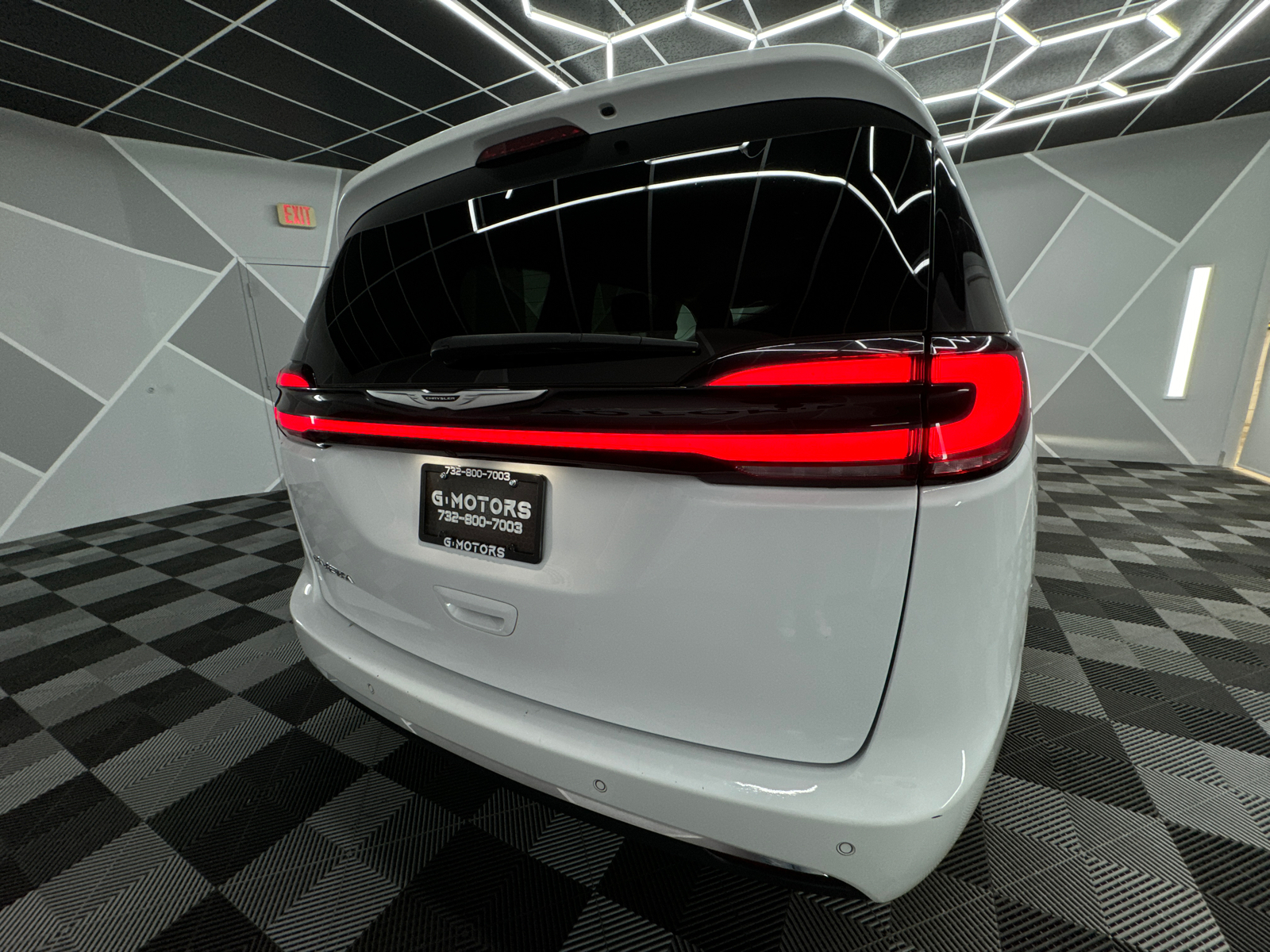 2022 Chrysler Pacifica Touring L Van 4D 8