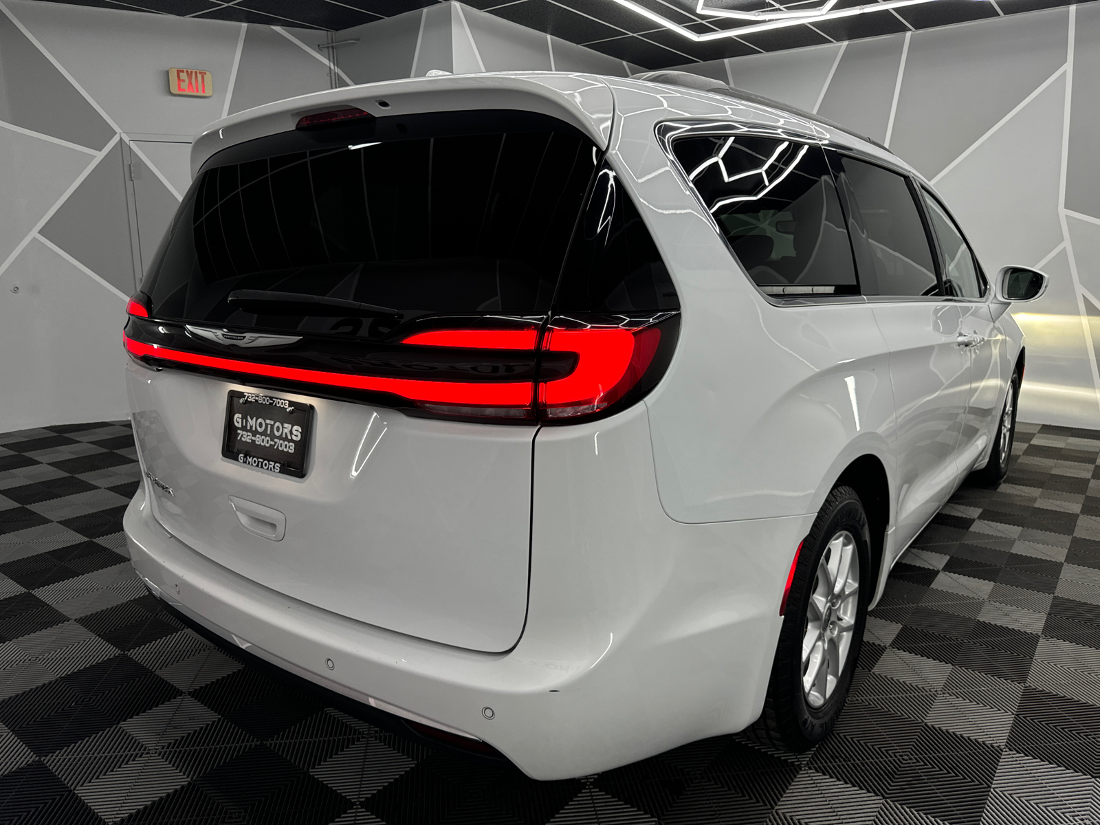 2022 Chrysler Pacifica Touring L Van 4D 9