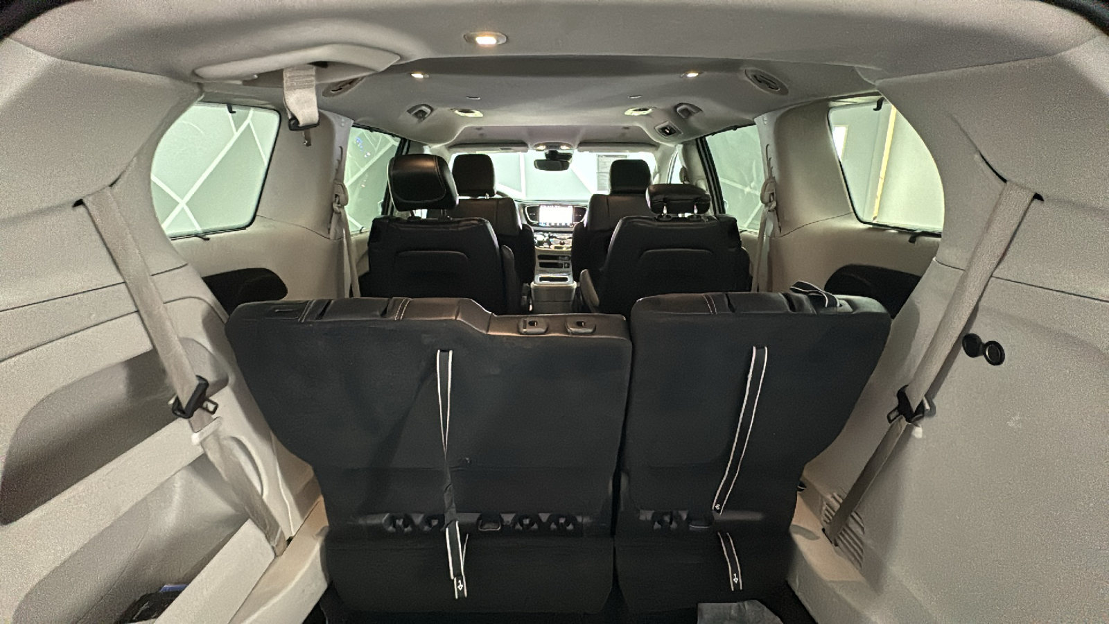 2022 Chrysler Pacifica Touring L Van 4D 21