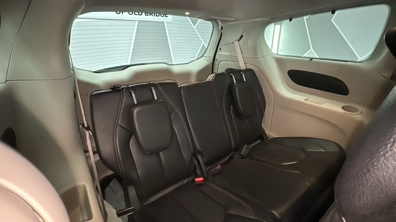 2022 Chrysler Pacifica Touring L Van 4D 27