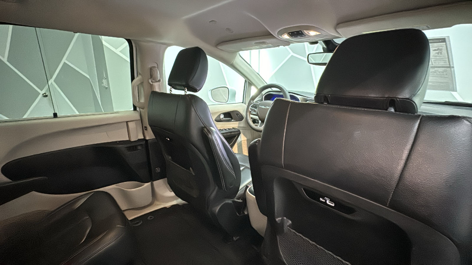 2022 Chrysler Pacifica Touring L Van 4D 28