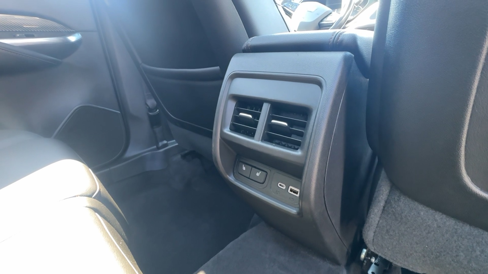 2019 Cadillac XT4 Sport SUV 4D 29