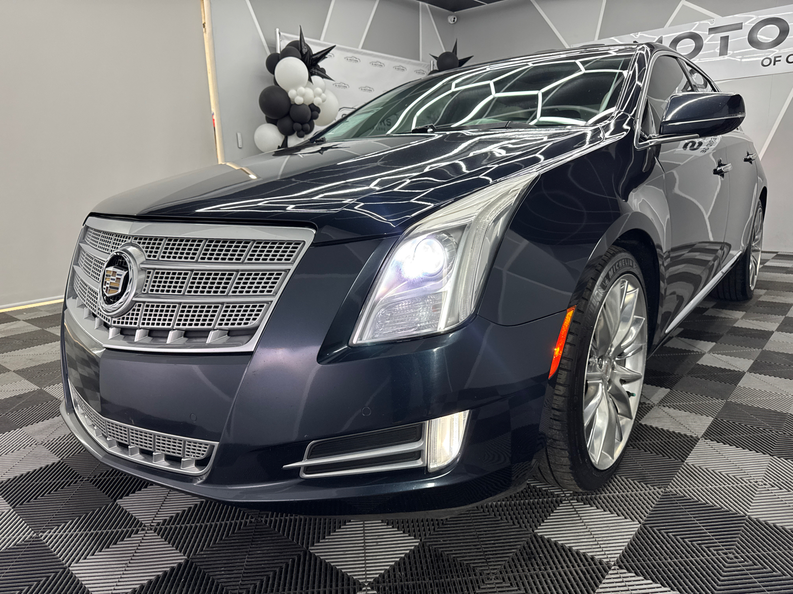 2013 Cadillac XTS Platinum Collection Sedan 4D 1