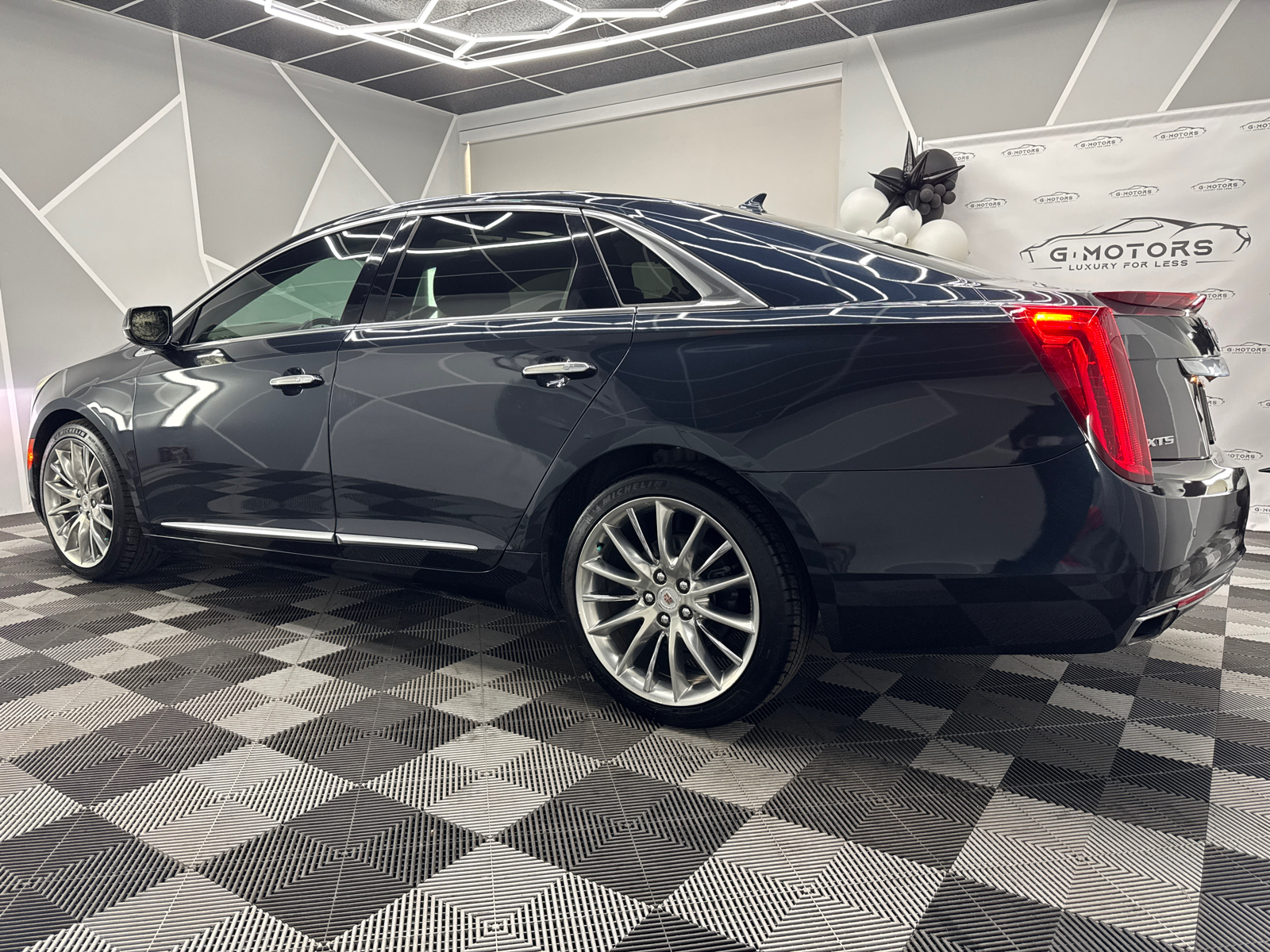 2013 Cadillac XTS Platinum Collection Sedan 4D 4