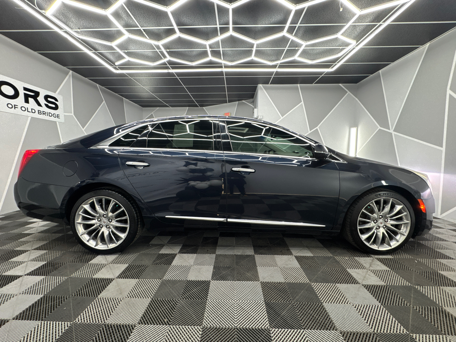 2013 Cadillac XTS Platinum Collection Sedan 4D 11