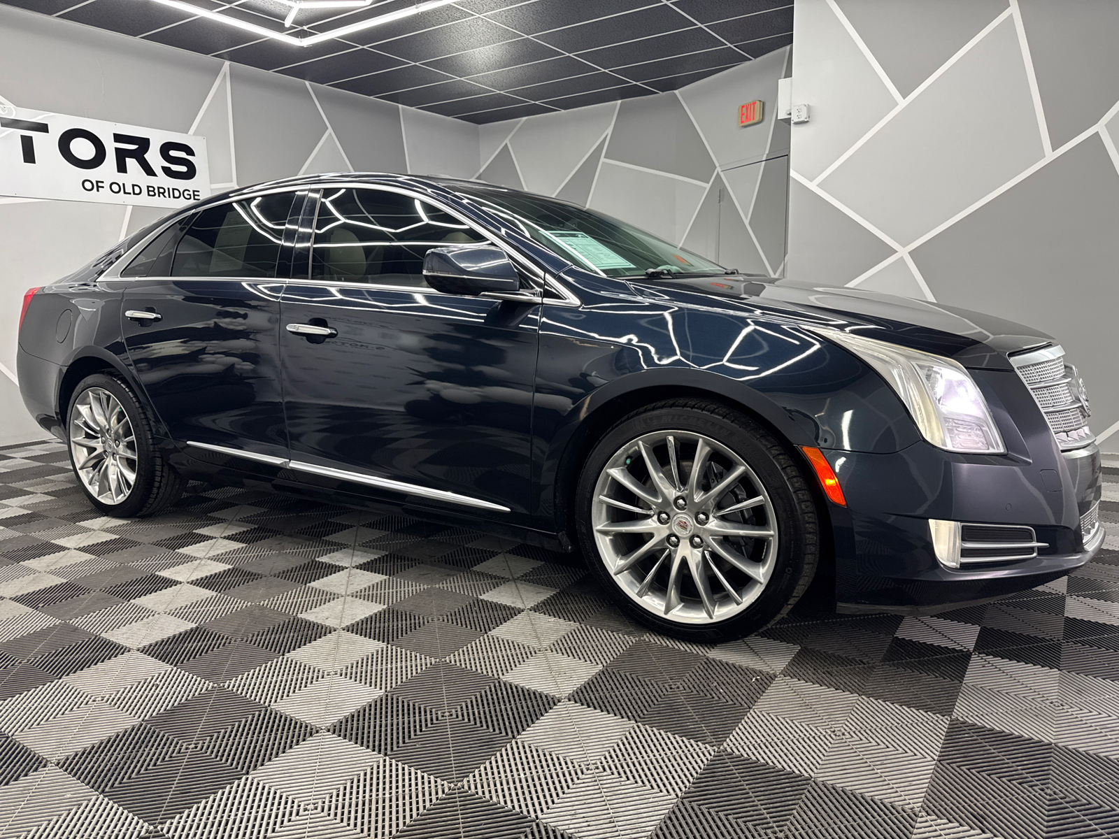 2013 Cadillac XTS Platinum Collection Sedan 4D 12