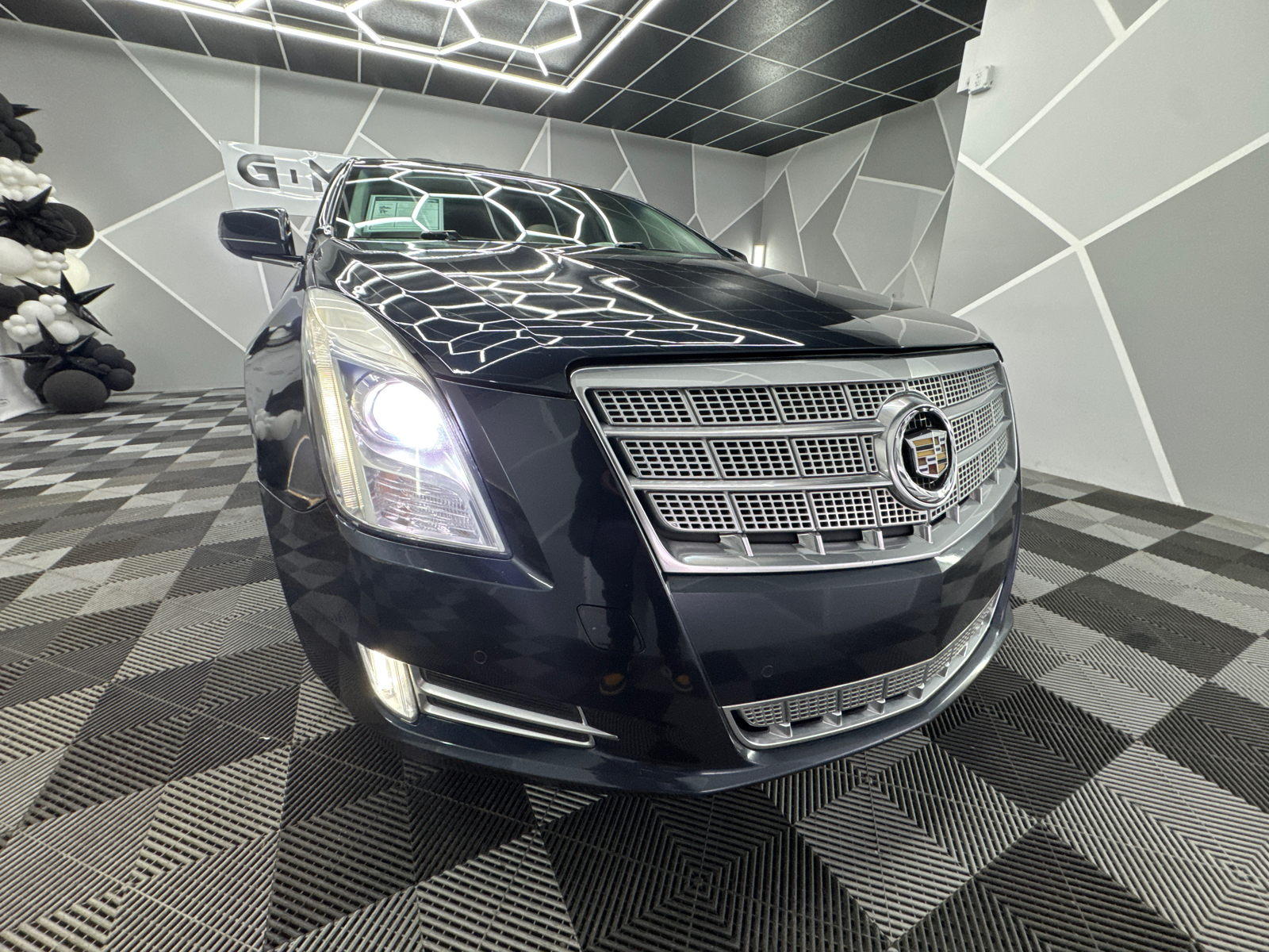 2013 Cadillac XTS Platinum Collection Sedan 4D 14