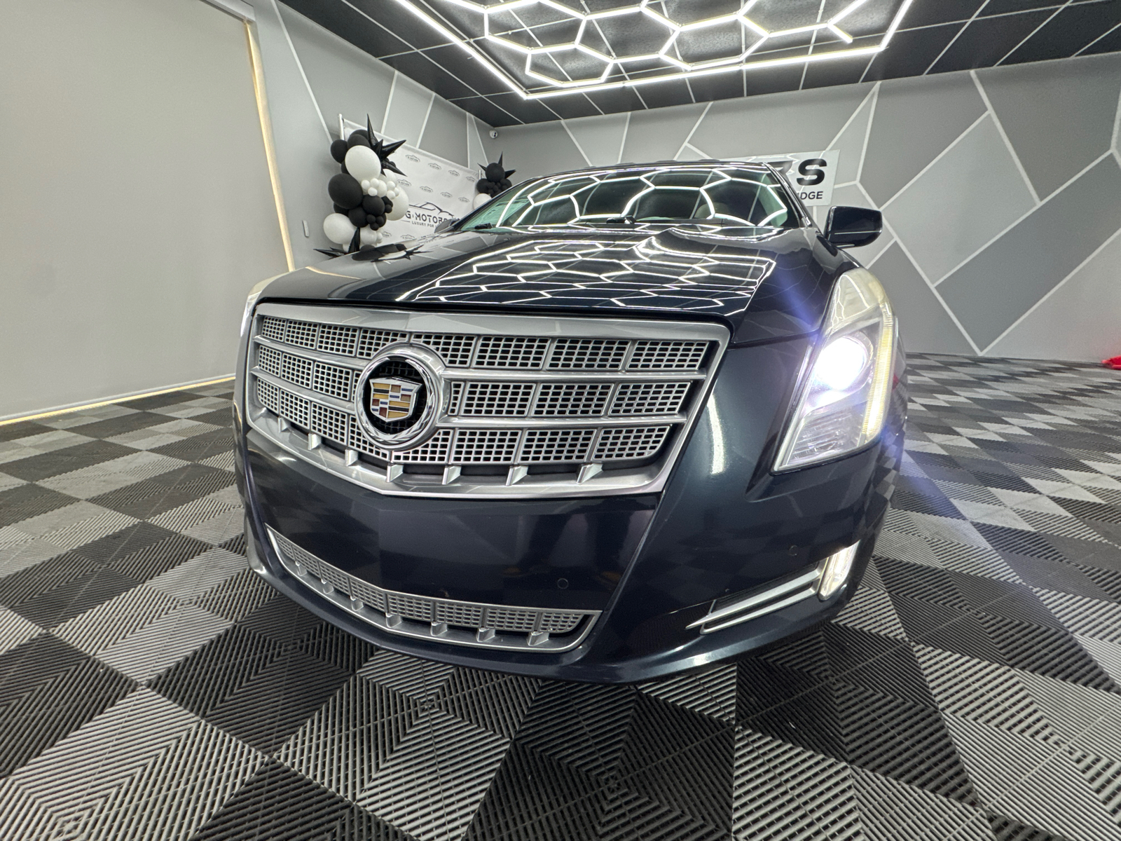 2013 Cadillac XTS Platinum Collection Sedan 4D 16