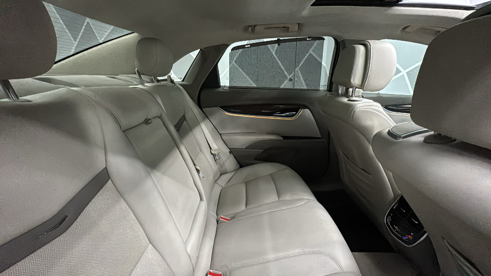 2013 Cadillac XTS Platinum Collection Sedan 4D 26