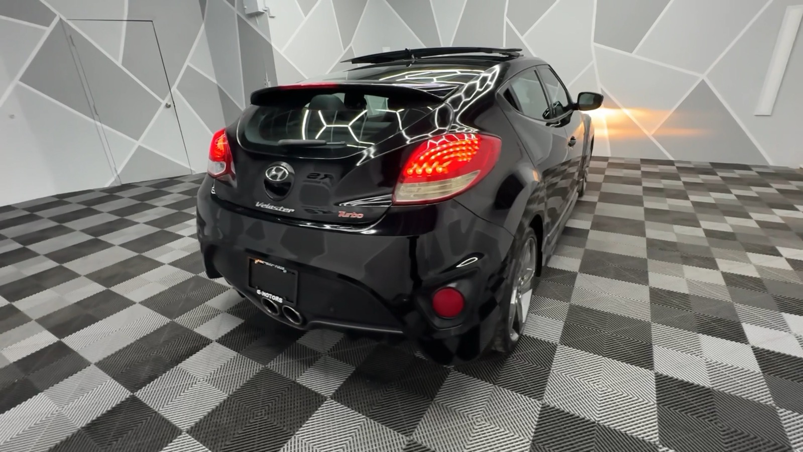 2014 Hyundai Veloster Turbo Coupe 3D 9