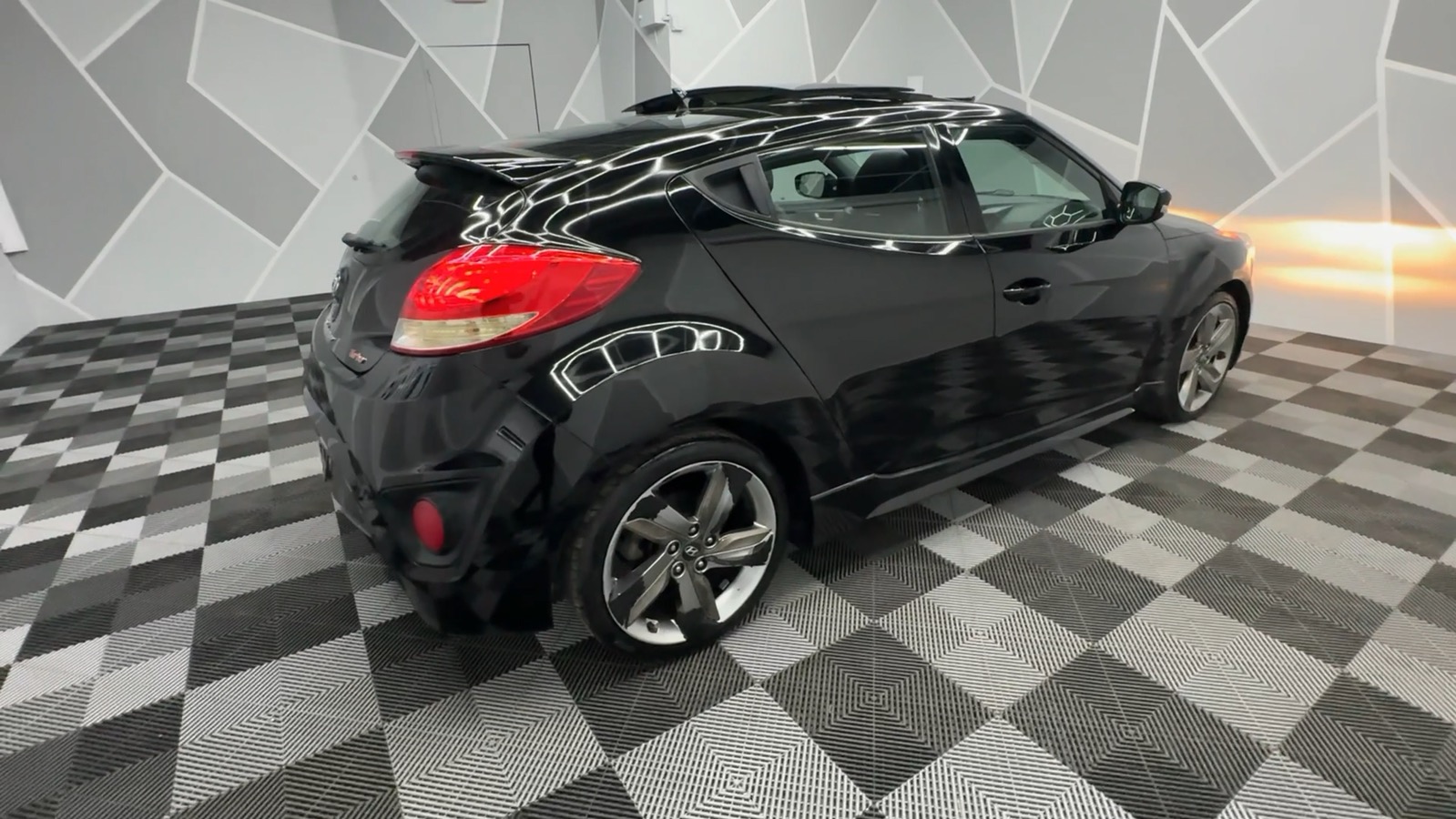 2014 Hyundai Veloster Turbo Coupe 3D 10