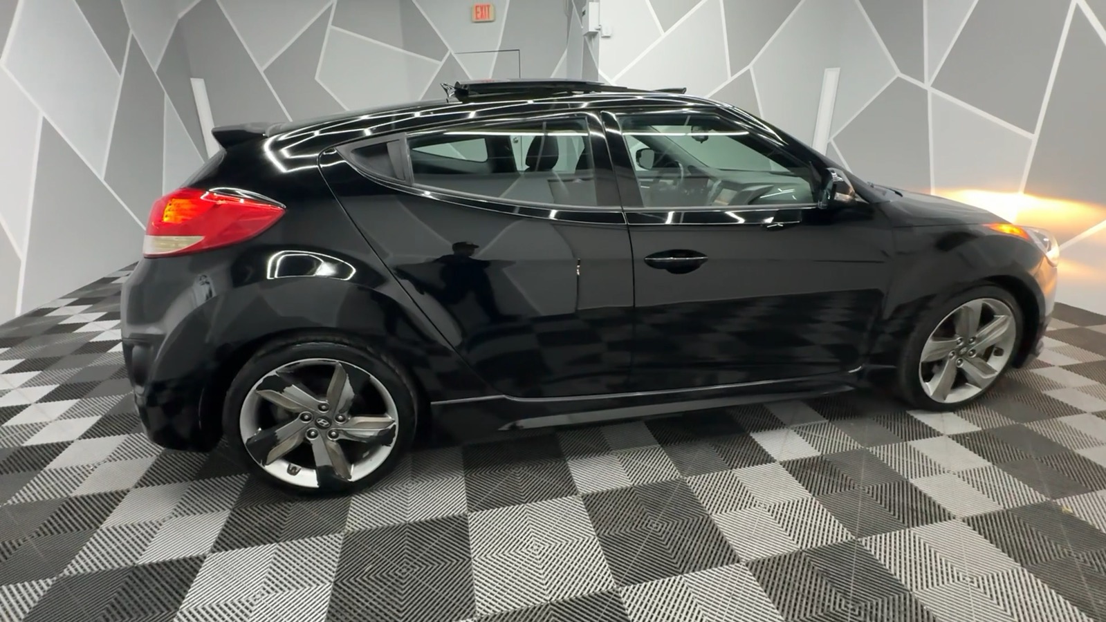 2014 Hyundai Veloster Turbo Coupe 3D 11