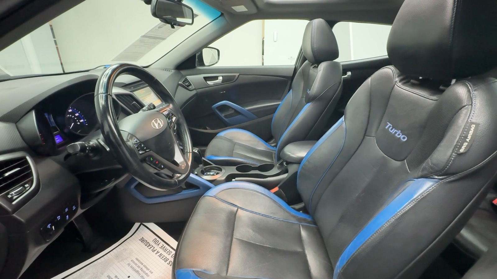 2014 Hyundai Veloster Turbo Coupe 3D 31