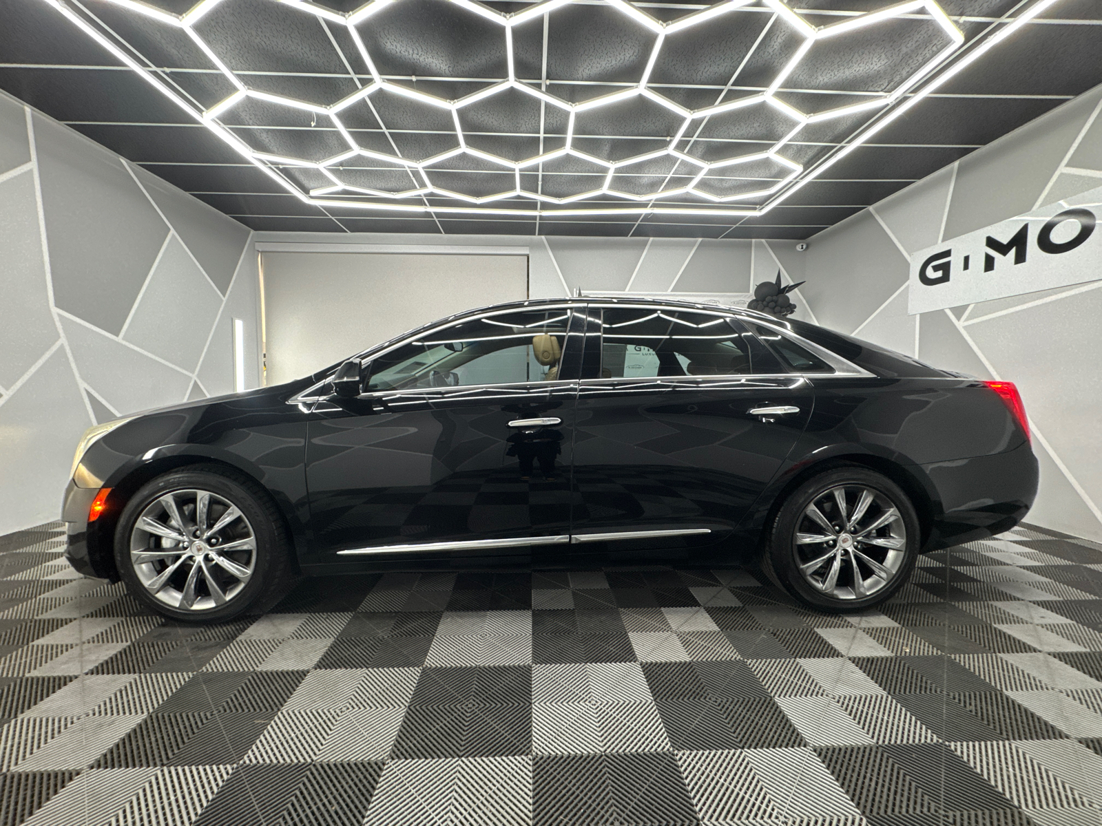 2013 Cadillac XTS Luxury Collection Sedan 4D 3