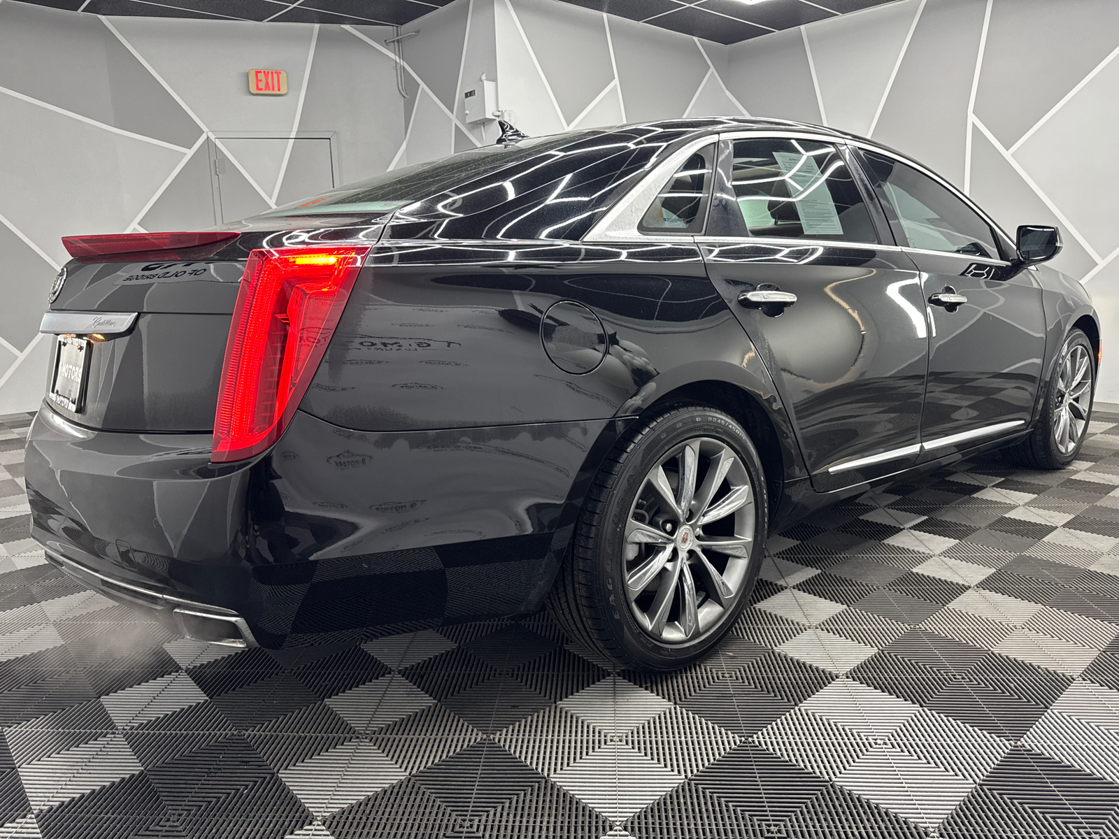 2013 Cadillac XTS Luxury Collection Sedan 4D 10