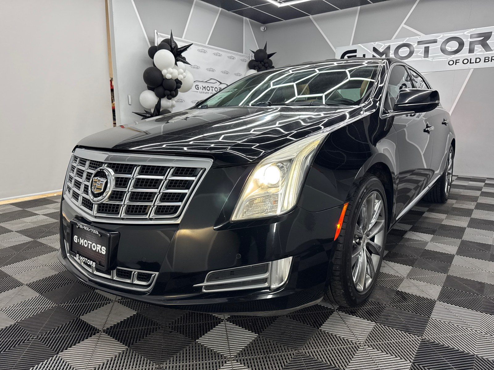 2013 Cadillac XTS Luxury Collection Sedan 4D 17