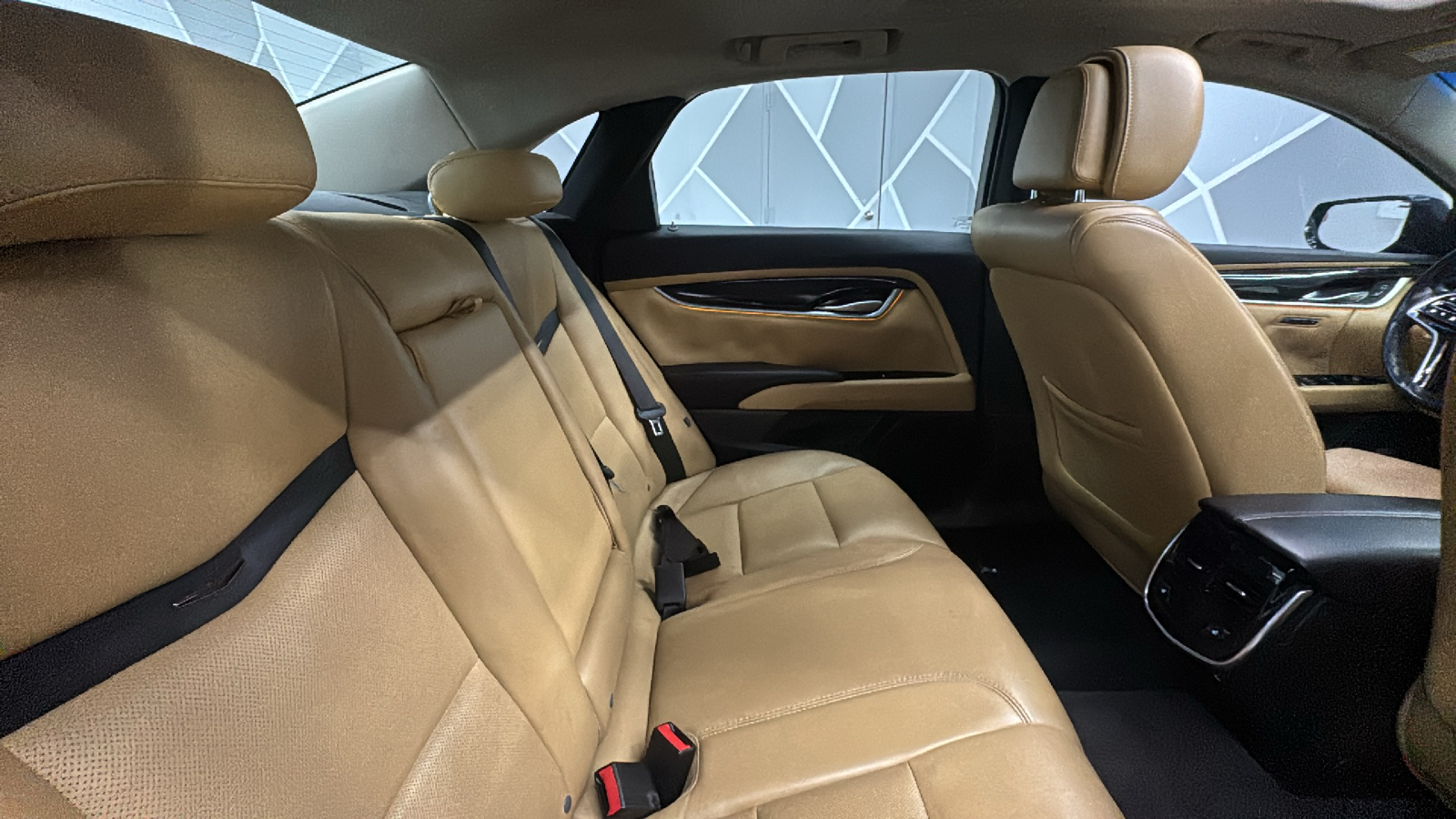 2013 Cadillac XTS Luxury Collection Sedan 4D 27