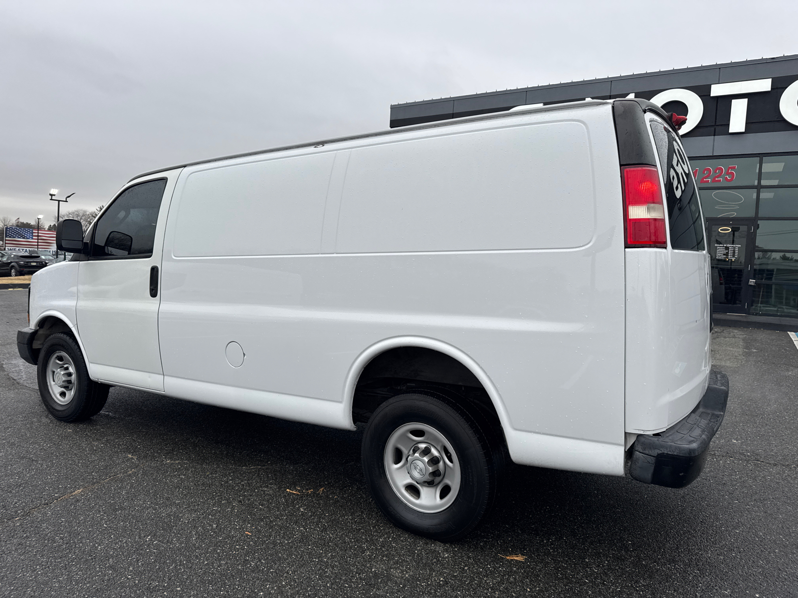 2017 Chevrolet Express 2500 Cargo Van 3D 4