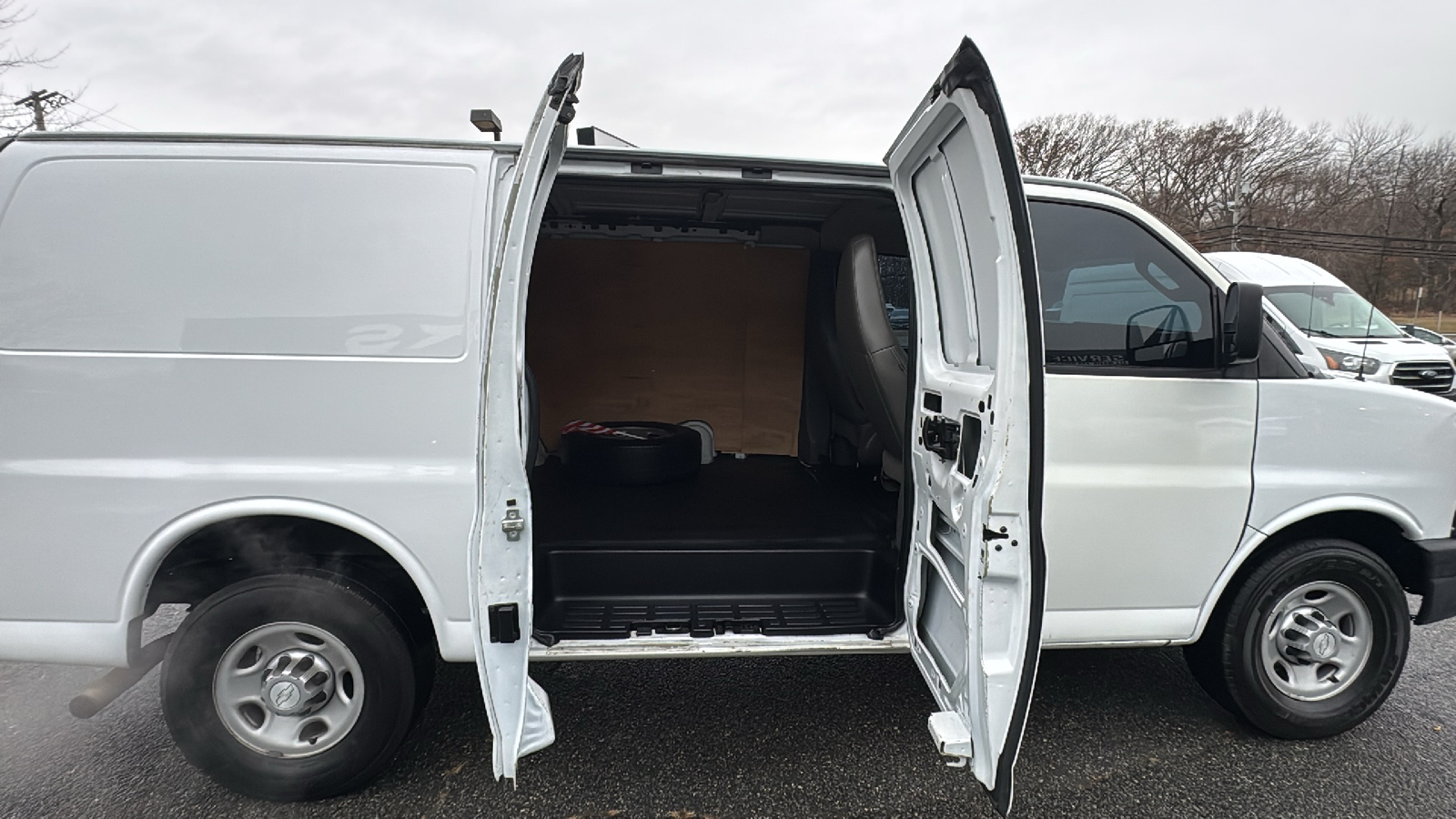 2017 Chevrolet Express 2500 Cargo Van 3D 24