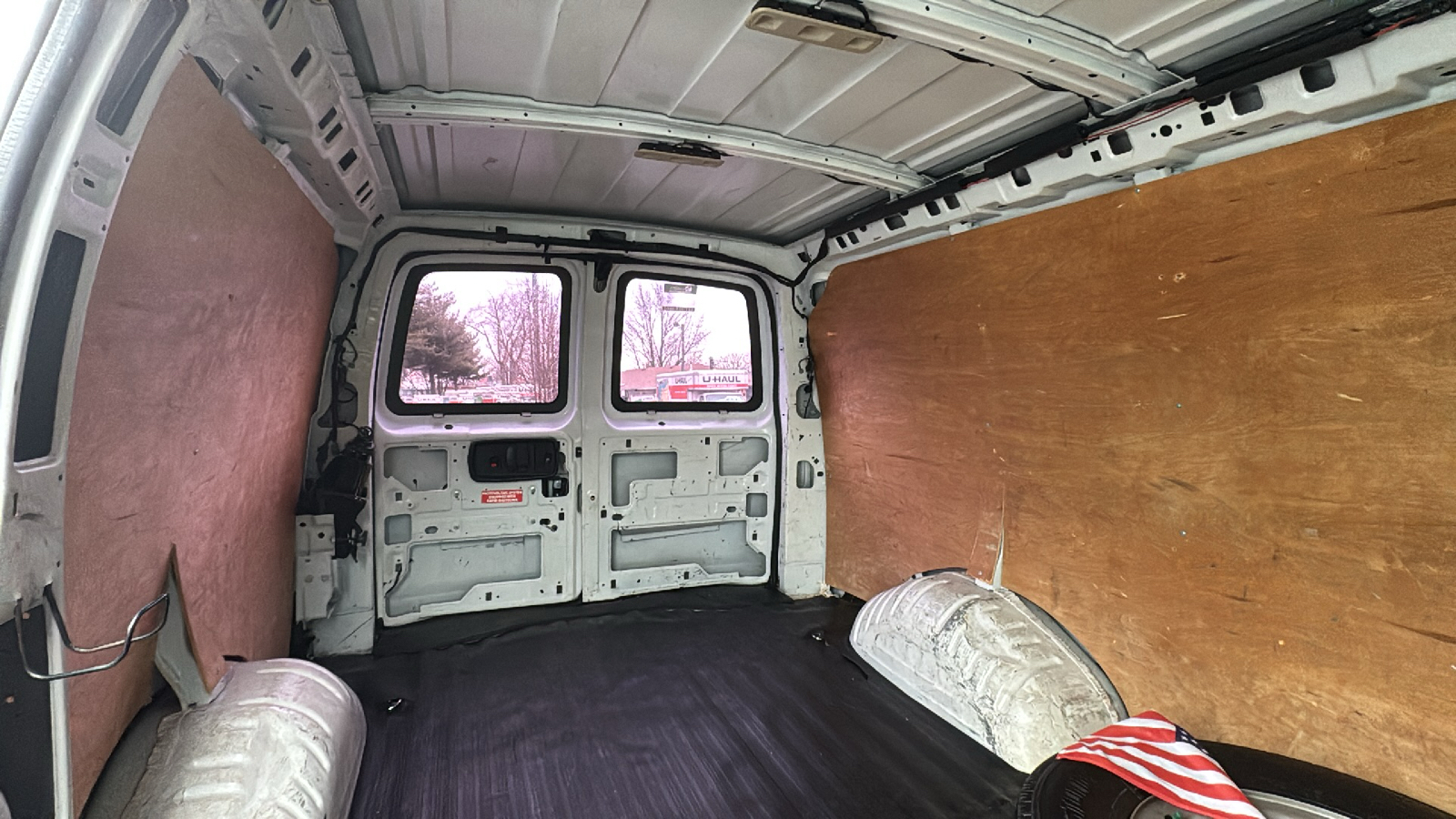 2017 Chevrolet Express 2500 Cargo Van 3D 29