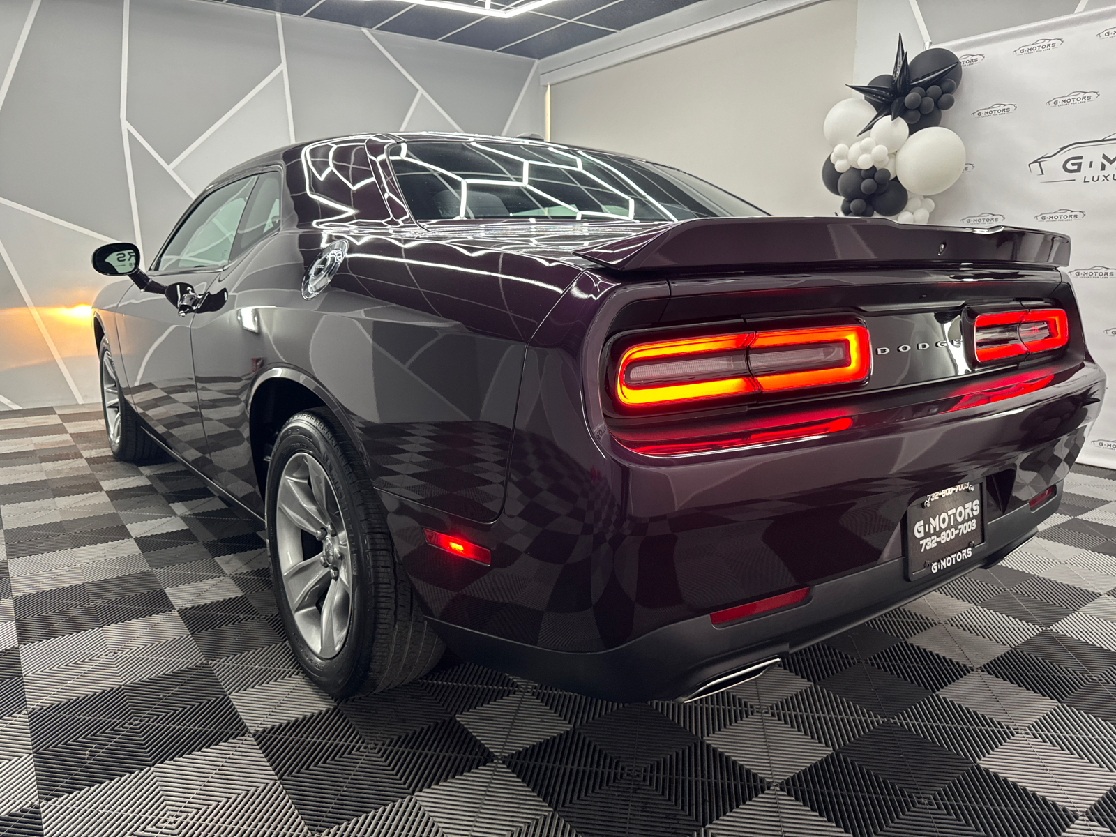 2020 Dodge Challenger SXT Coupe 2D 5