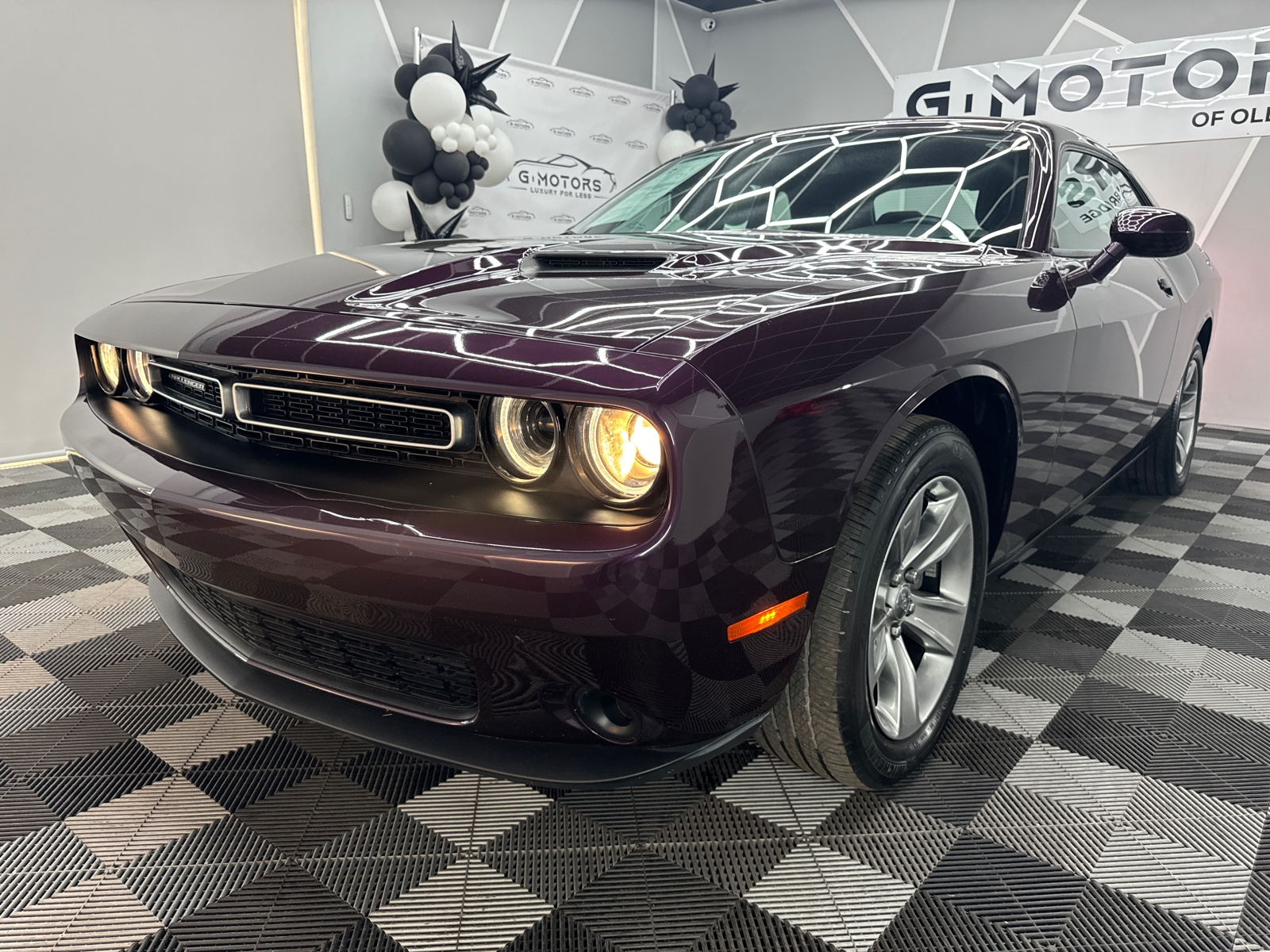 2020 Dodge Challenger SXT Coupe 2D 17