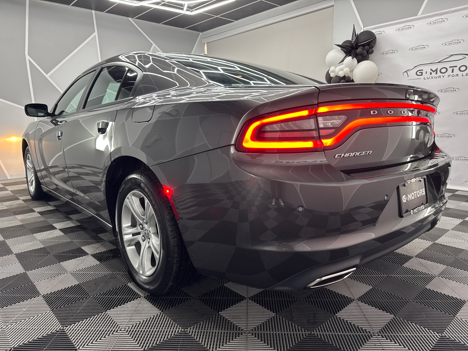 2022 Dodge Charger SXT Sedan 4D 5