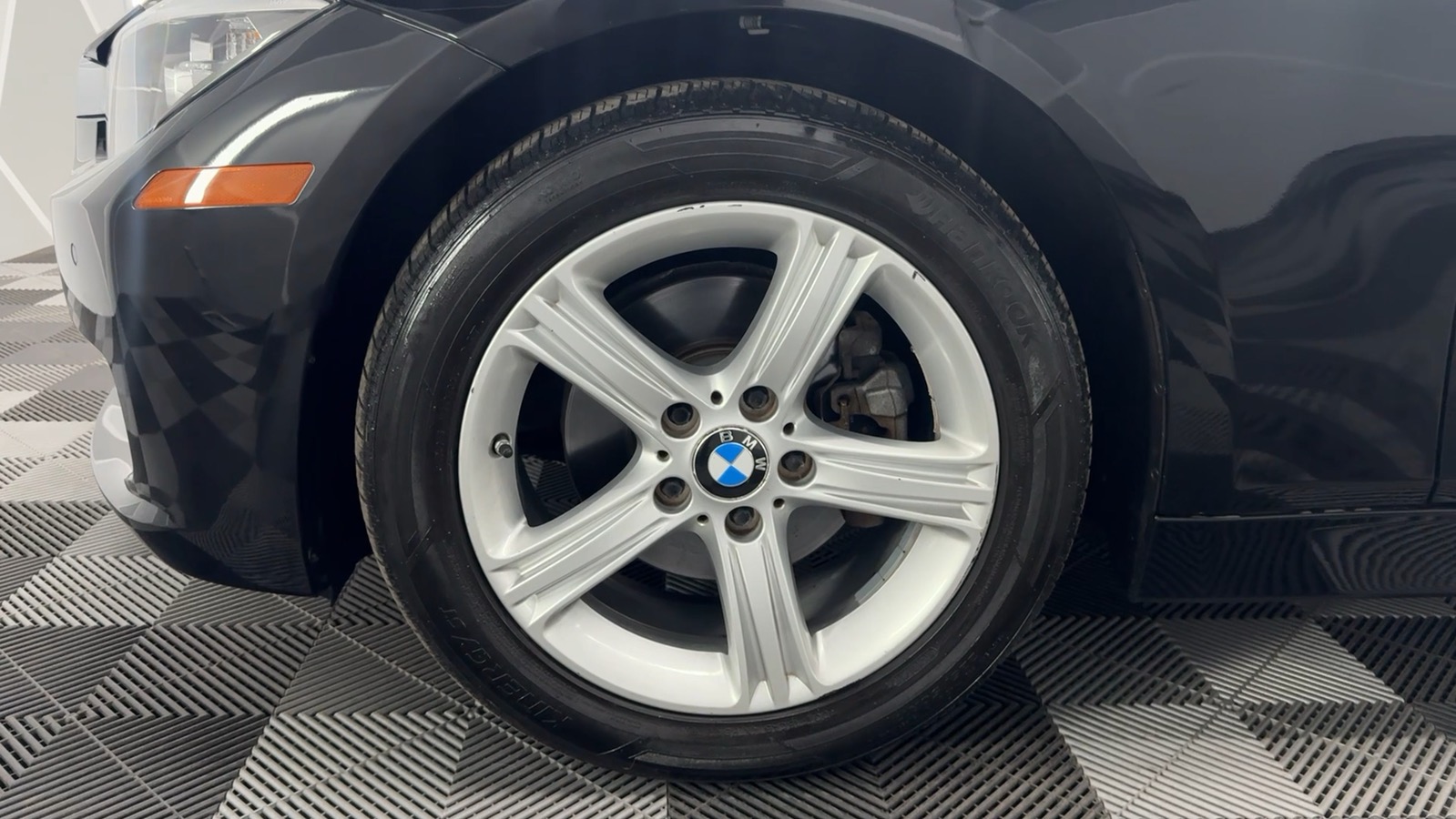 2015 BMW 3 Series 320i xDrive Sedan 4D 17