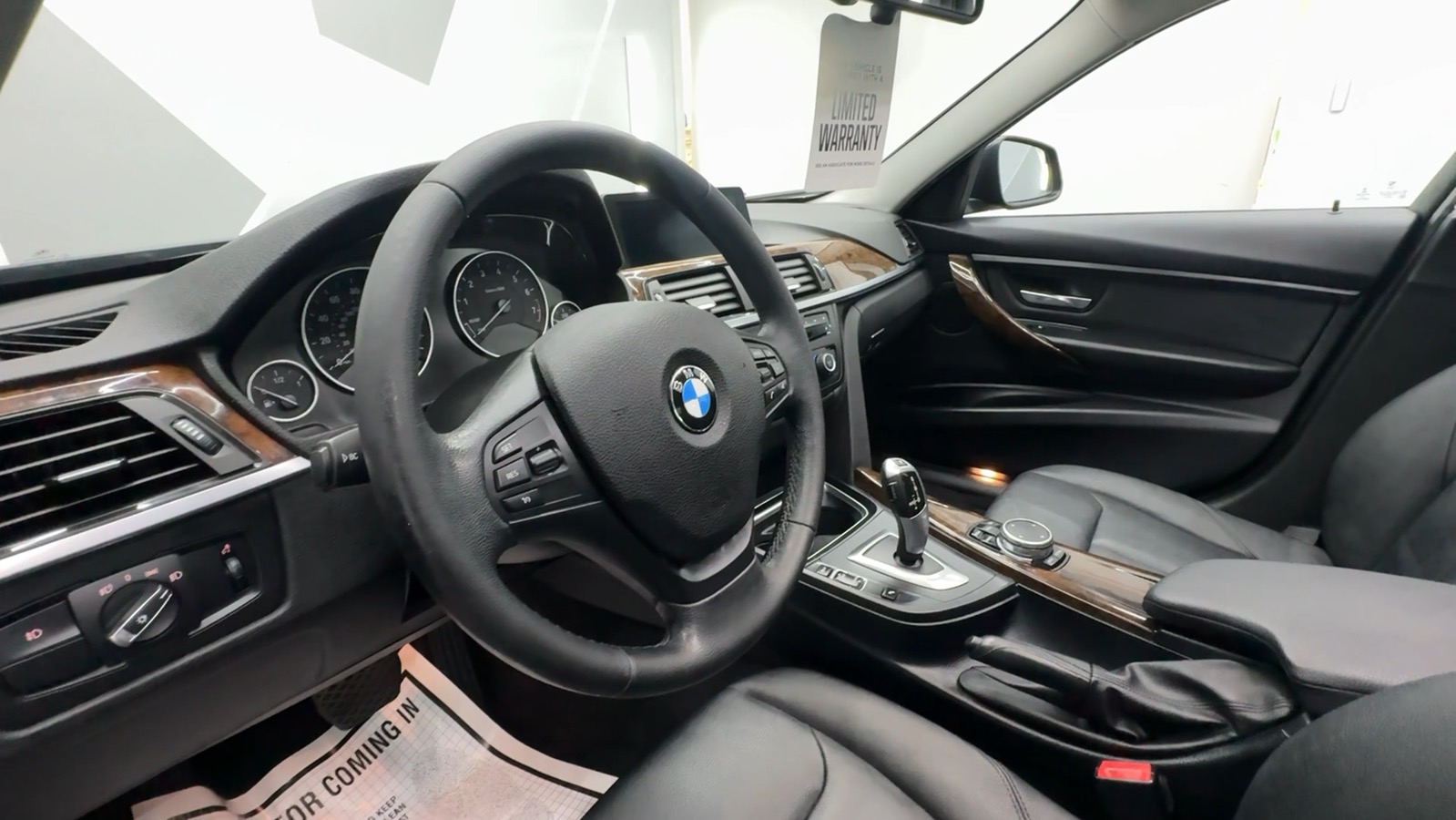 2015 BMW 3 Series 320i xDrive Sedan 4D 39