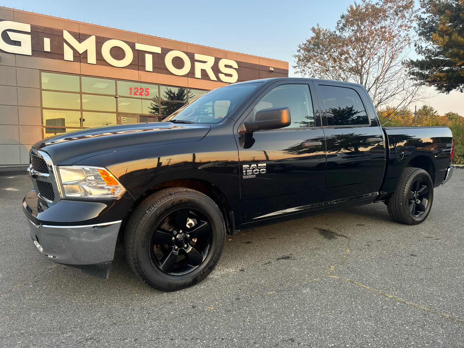 2022 Ram 1500 Classic Crew Cab SLT Pickup 4D 5 1/2 ft 2