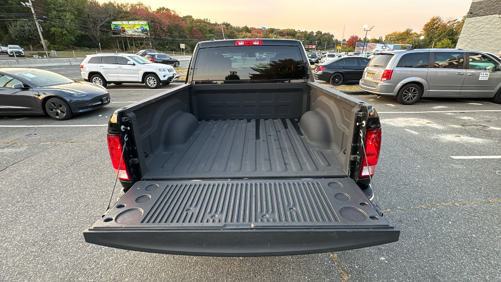 2022 Ram 1500 Classic Crew Cab SLT Pickup 4D 5 1/2 ft 22