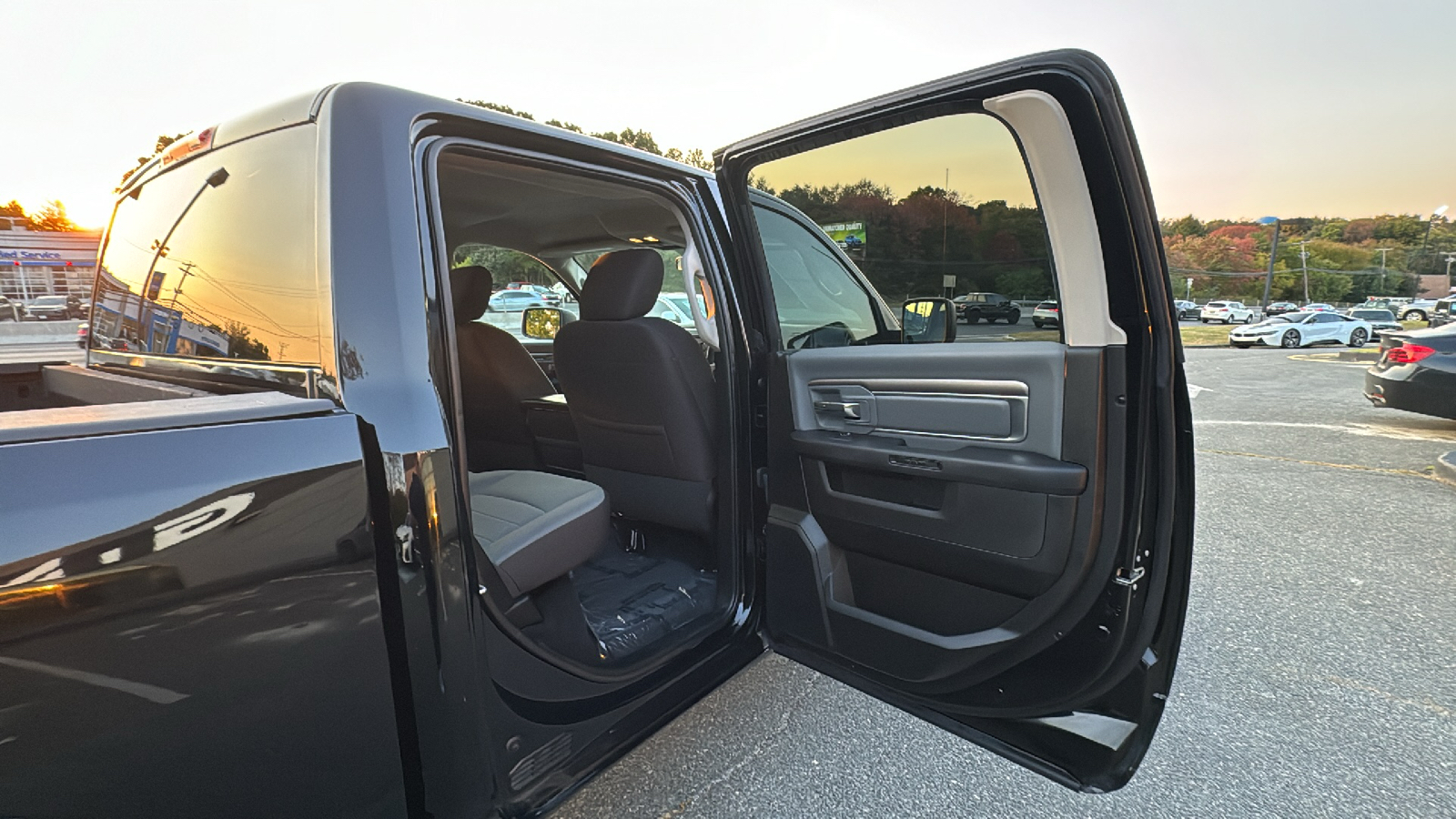 2022 Ram 1500 Classic Crew Cab SLT Pickup 4D 5 1/2 ft 23