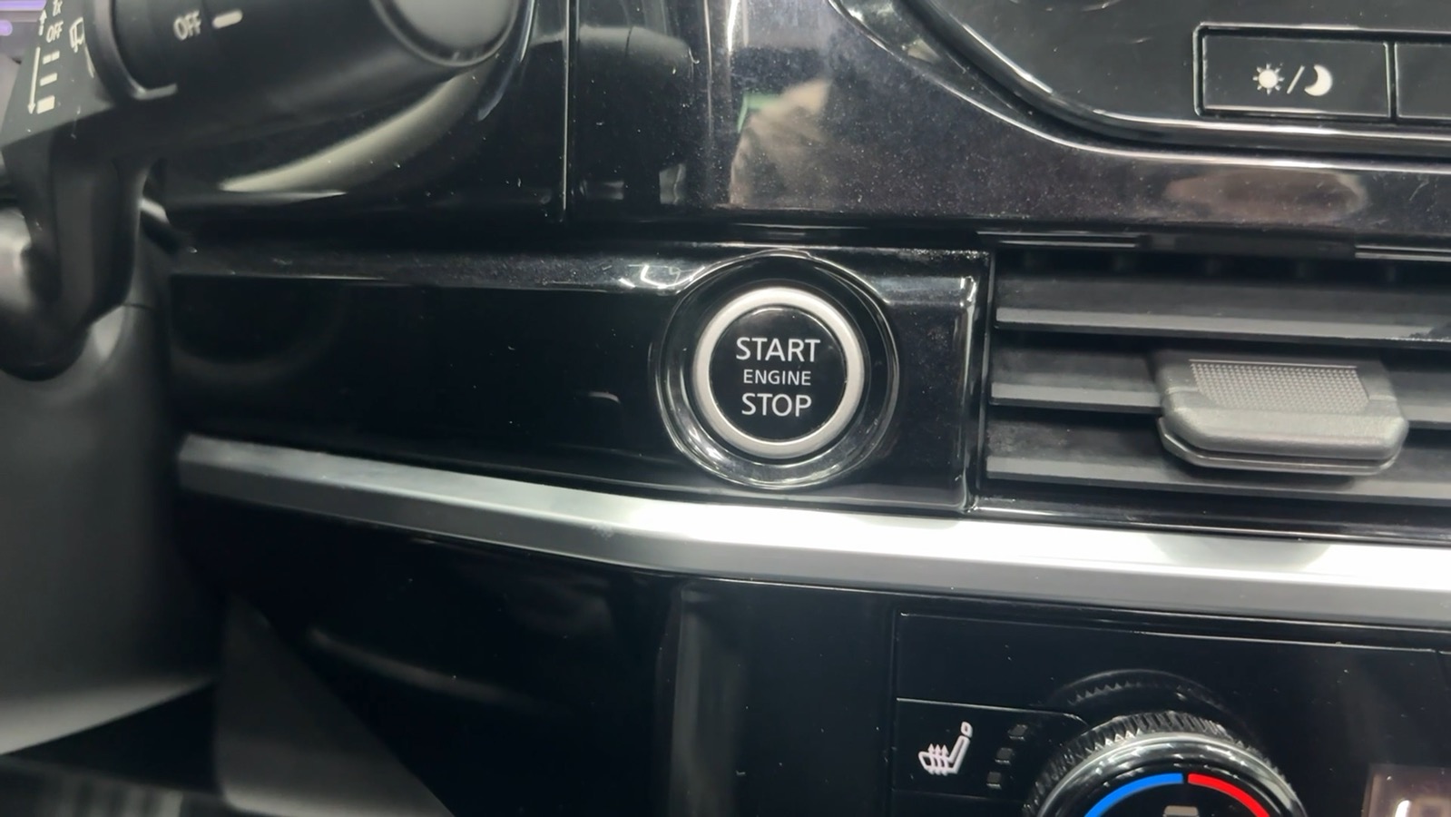 2022 Nissan Pathfinder SL Sport Utility 4D 54