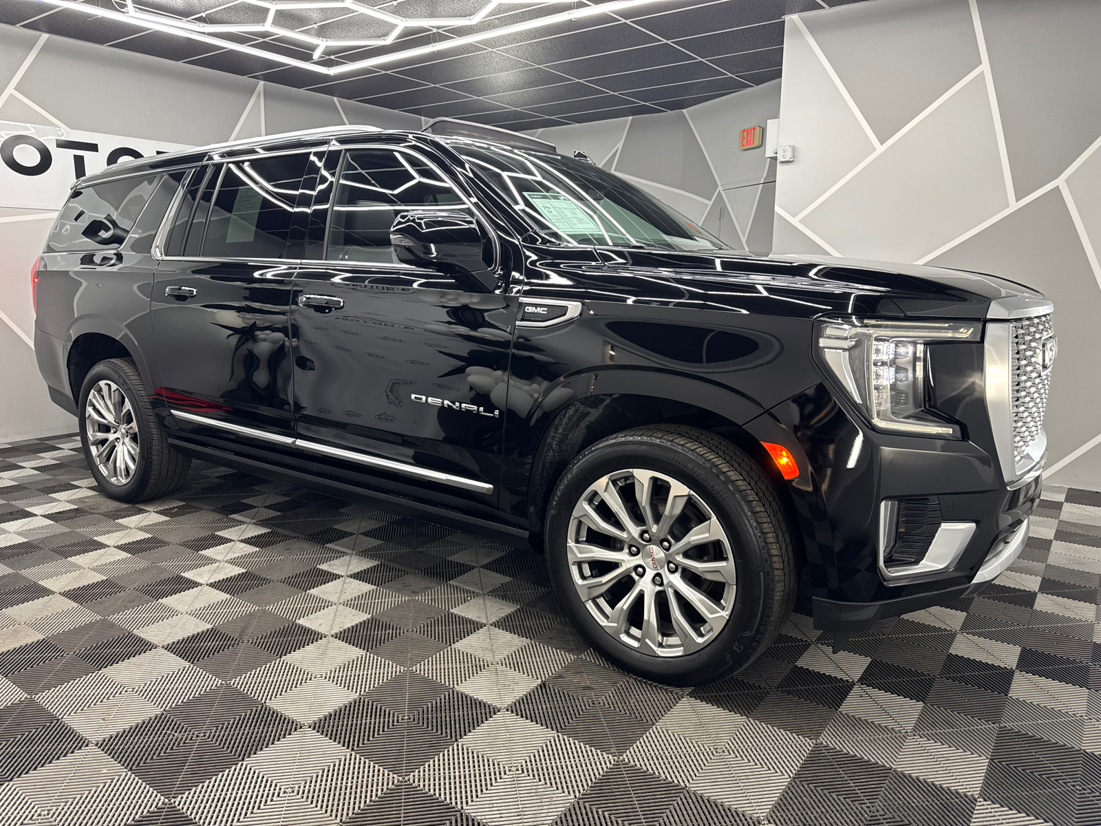 2022 GMC Yukon XL Denali Sport Utility 4D 12