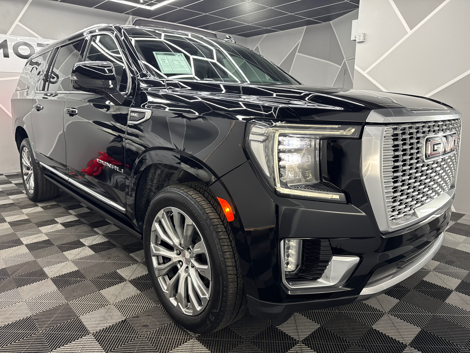 2022 GMC Yukon XL Denali Sport Utility 4D 13