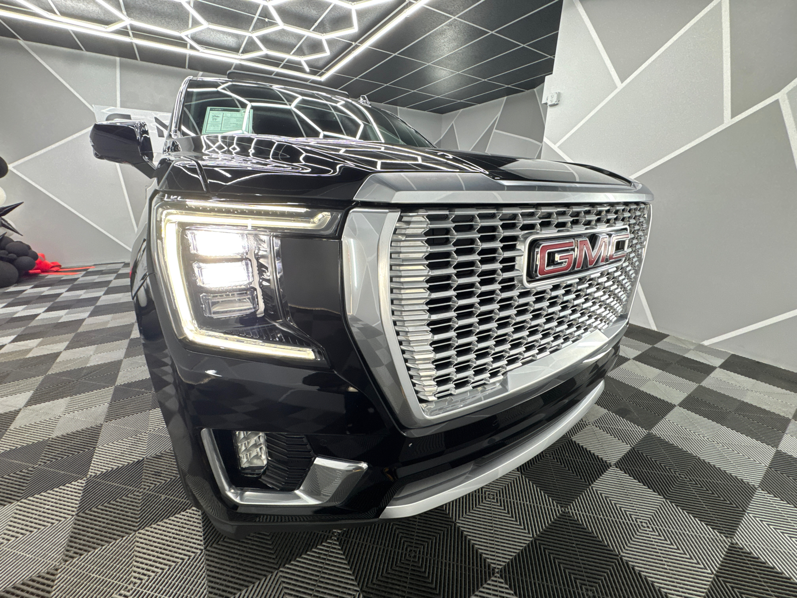 2022 GMC Yukon XL Denali Sport Utility 4D 14