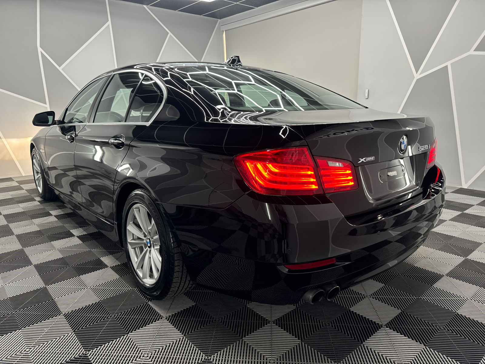 2014 BMW 5 Series 528i xDrive Sedan 4D 5