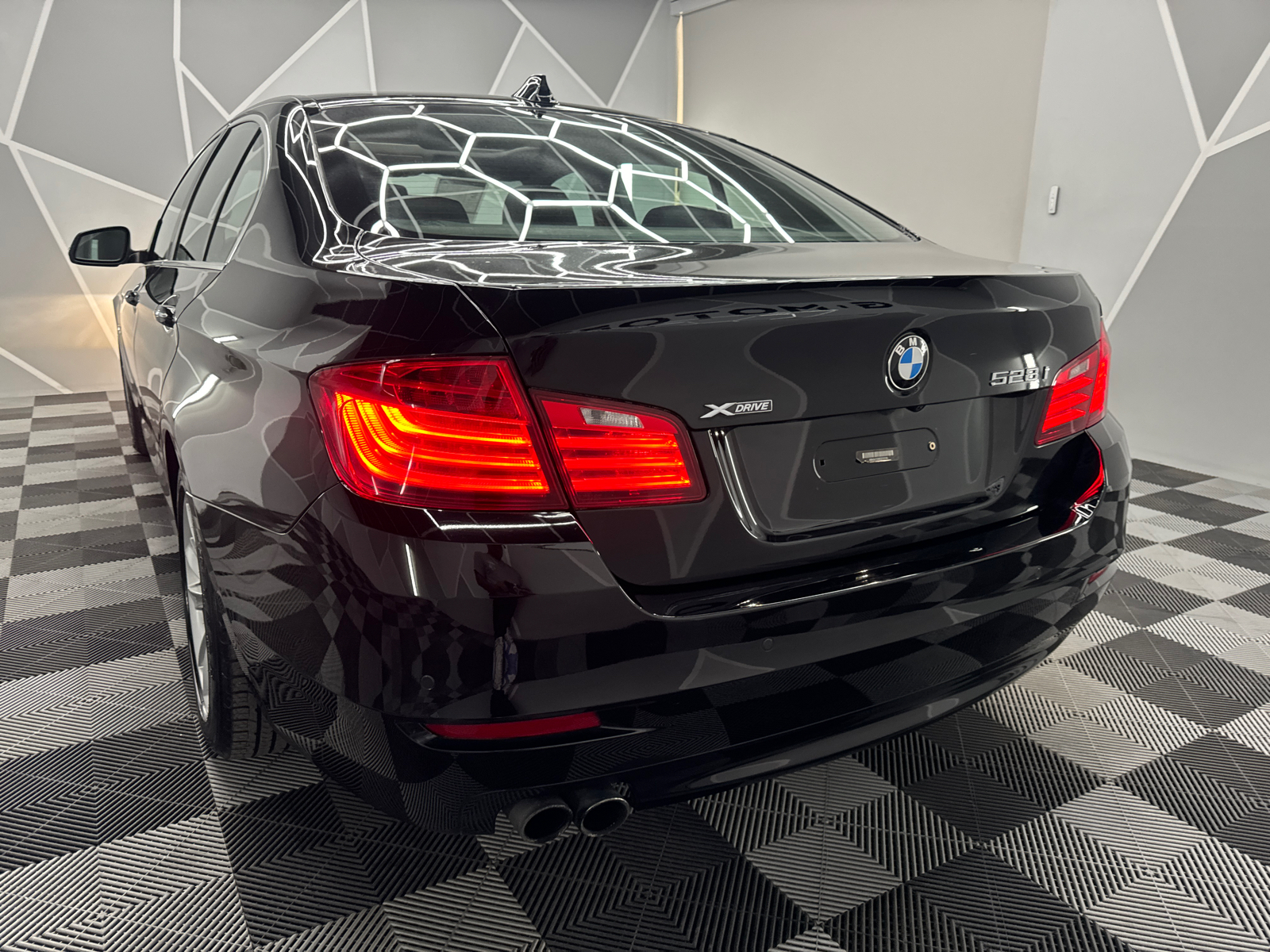 2014 BMW 5 Series 528i xDrive Sedan 4D 6