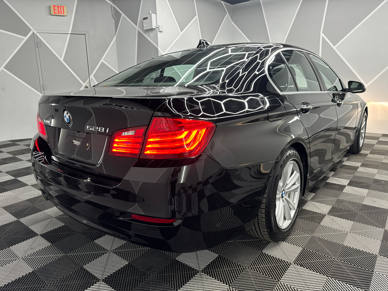 2014 BMW 5 Series 528i xDrive Sedan 4D 9