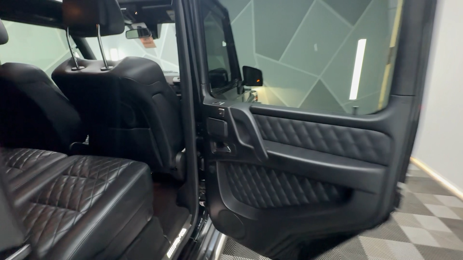 2014 Mercedes-Benz G-Class G 63 AMG 4MATIC Sport Utility 4D 29