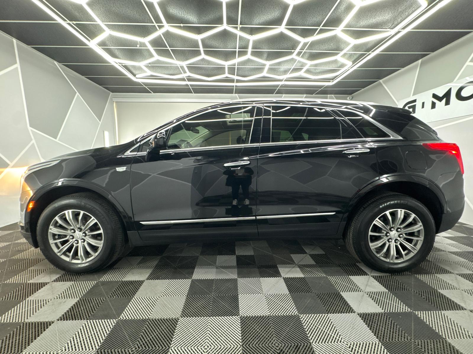 2019 Cadillac XT5 Luxury Sport Utility 4D 3