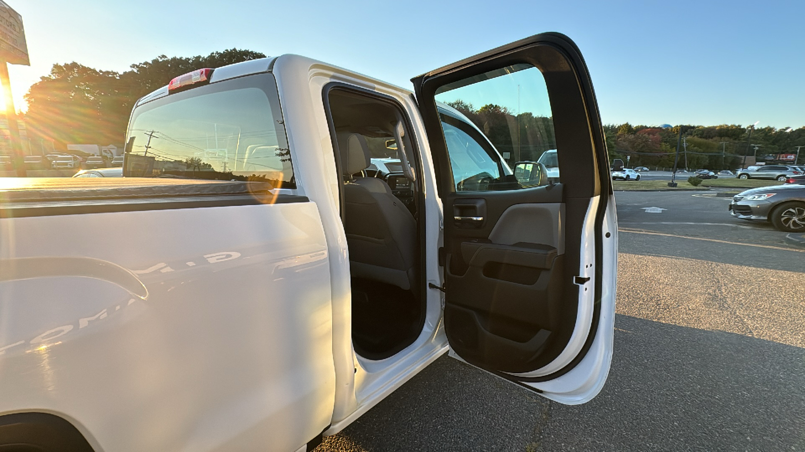 2017 GMC Sierra 1500 Double Cab Pickup 4D 6 1/2 ft 23