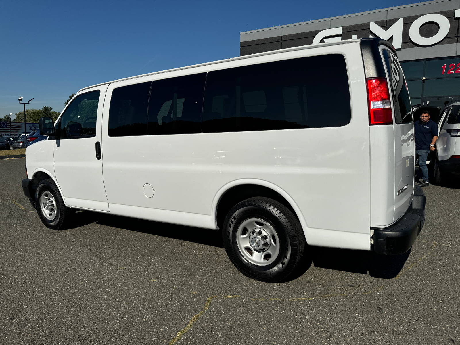 2020 Chevrolet Express 2500 Passenger LS Van 3D 4