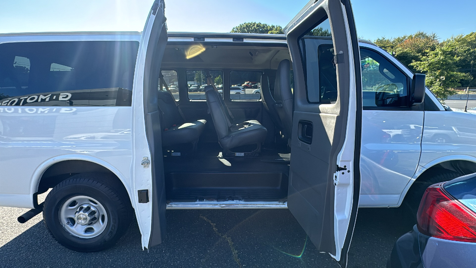 2020 Chevrolet Express 2500 Passenger LS Van 3D 23