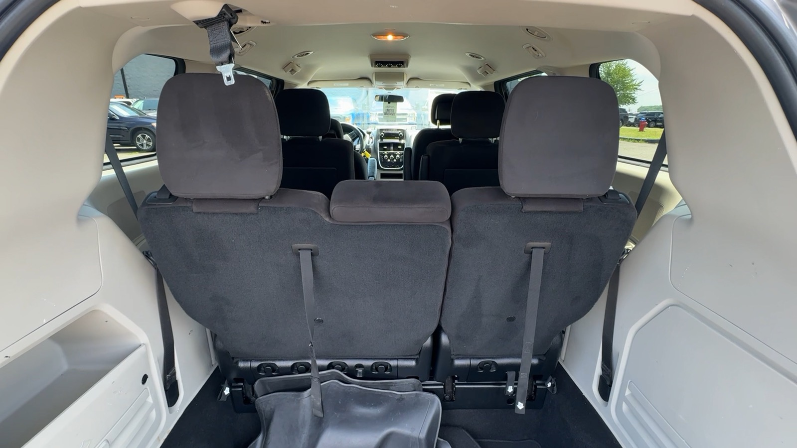 2014 Dodge Grand Caravan Passenger SE Minivan 4D 23