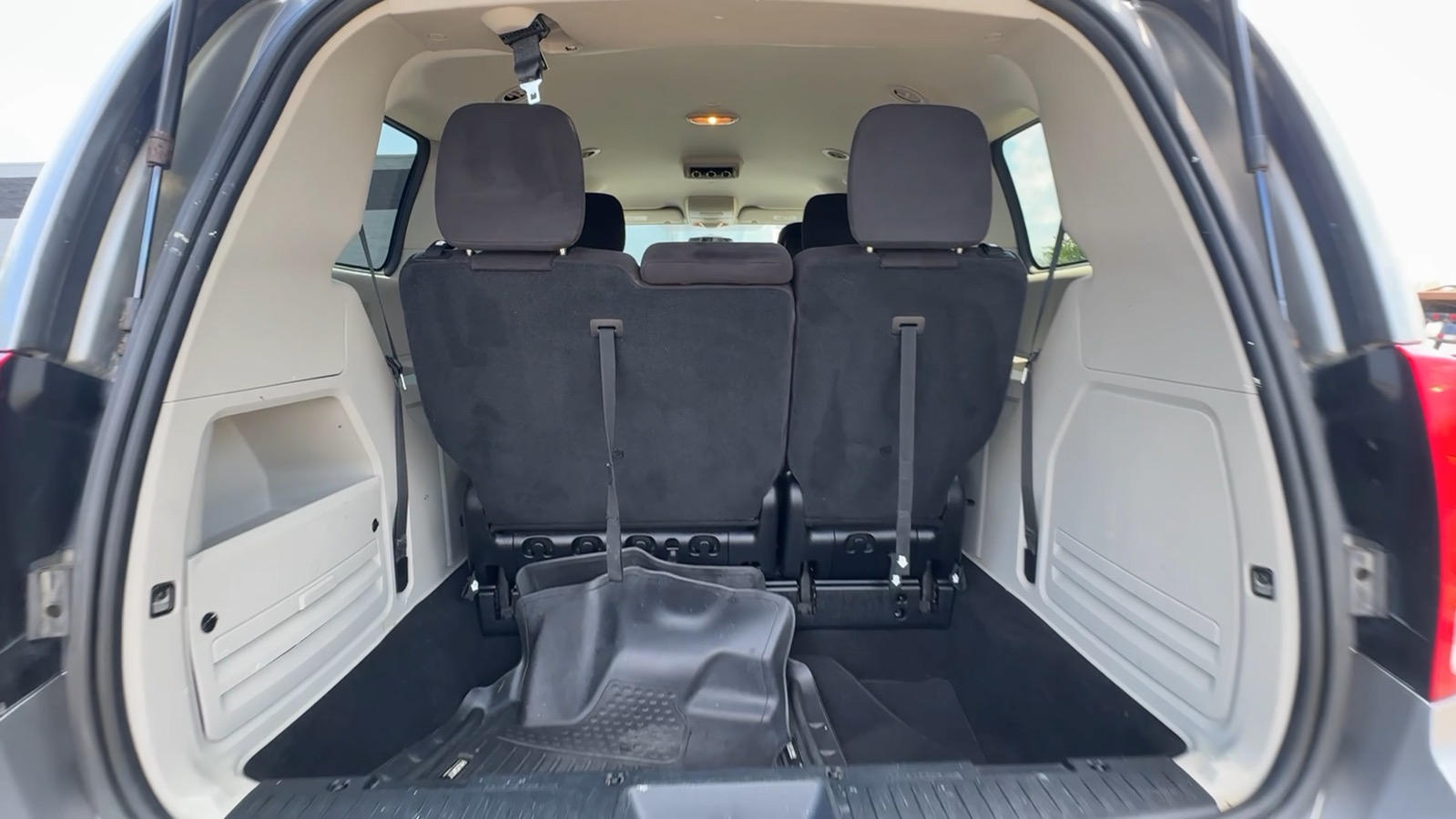 2014 Dodge Grand Caravan Passenger SE Minivan 4D 25