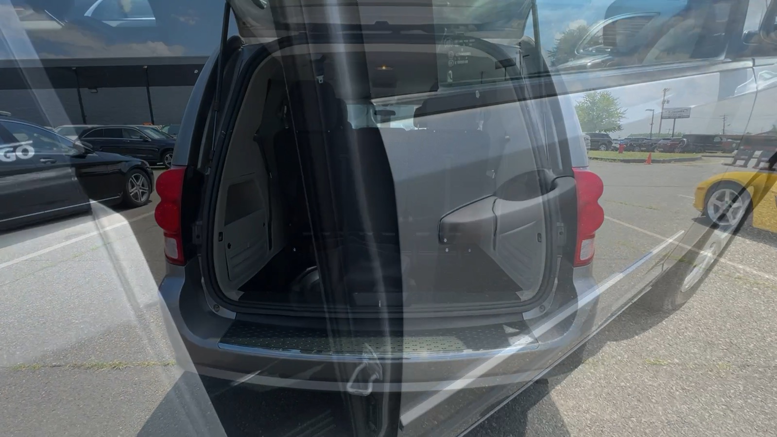 2014 Dodge Grand Caravan Passenger SE Minivan 4D 26