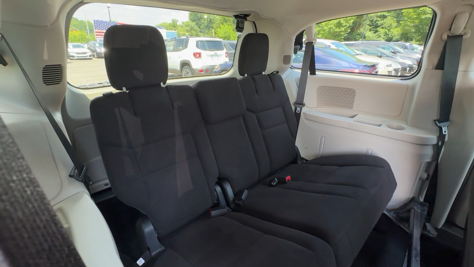 2014 Dodge Grand Caravan Passenger SE Minivan 4D 28