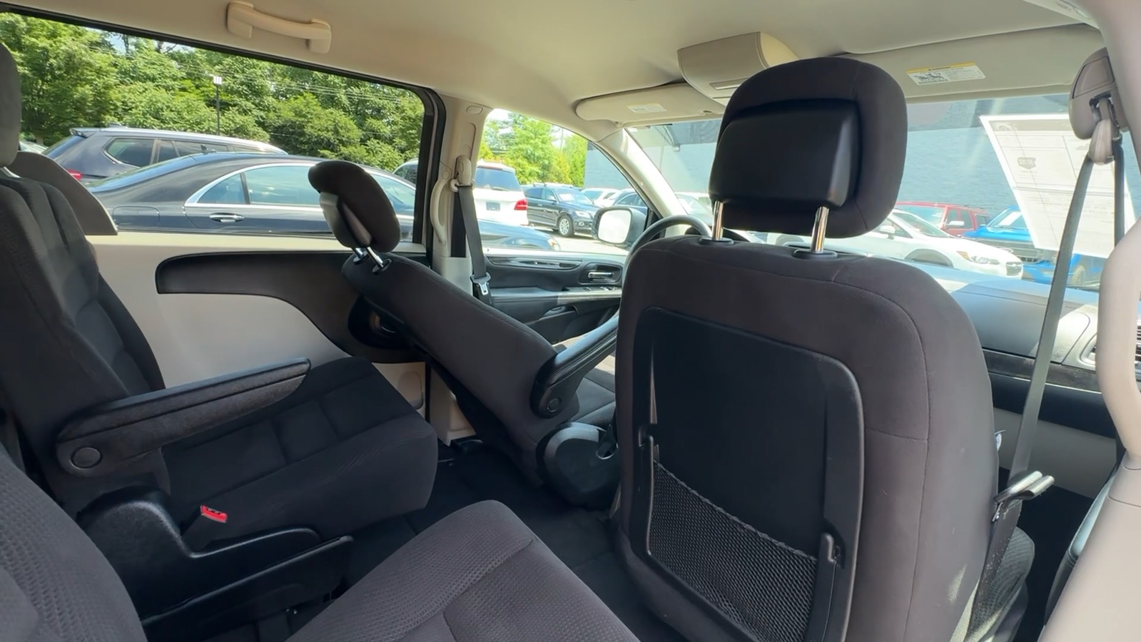 2014 Dodge Grand Caravan Passenger SE Minivan 4D 29