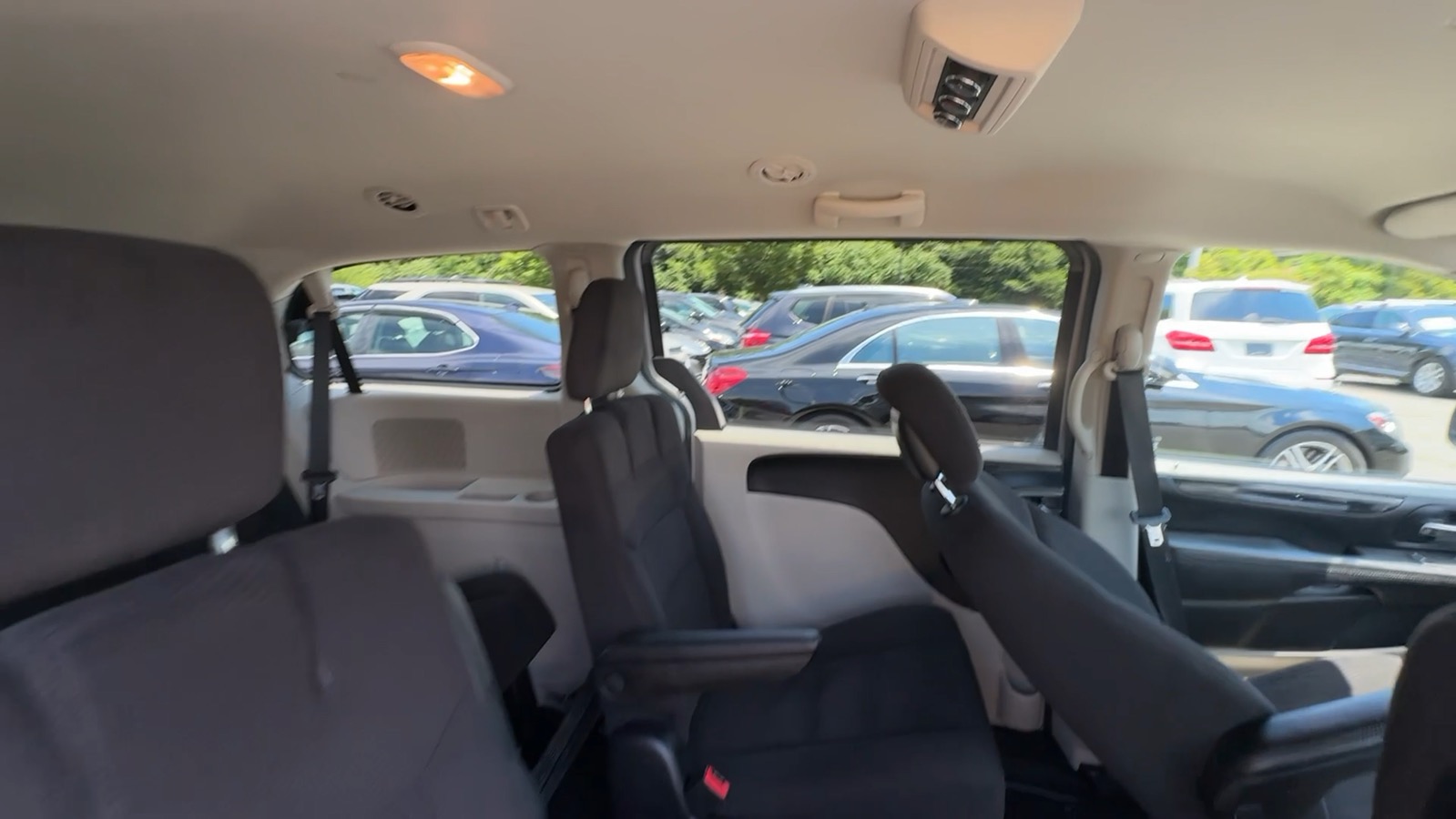 2014 Dodge Grand Caravan Passenger SE Minivan 4D 31